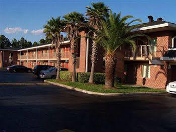 Motel Red Roof - Cruise Port 2*